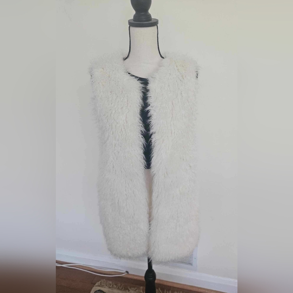 Universal Thread Cream Fuzzy Vest